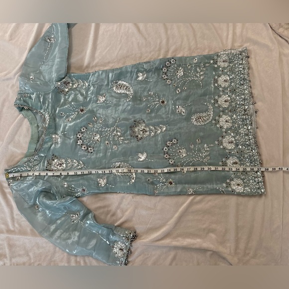 Elegant Embroidered Outfit in Light Blue - Picture 12 of 12